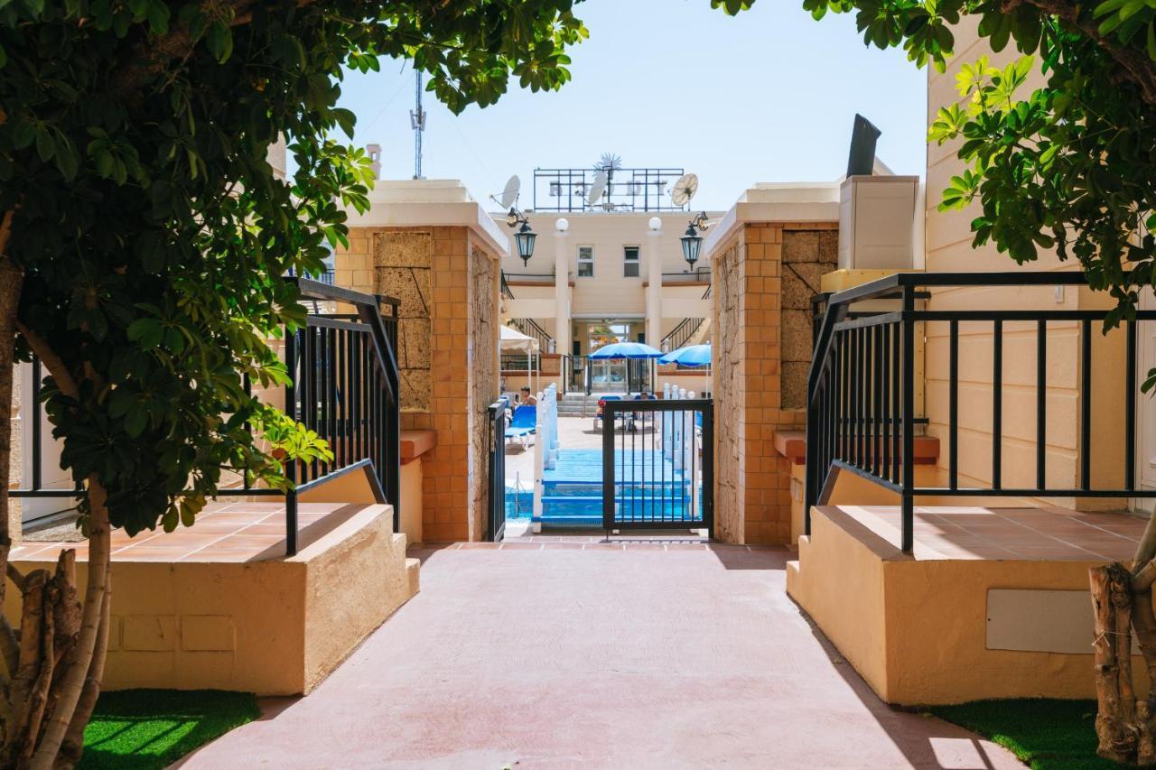 Amazing Renovated Pool View Apt, Aircon, 2 Min To Fanabe Apartment *